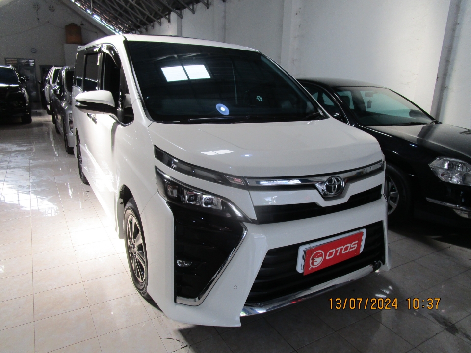 2020 Toyota Voxy 2.0 - Foto 1 dari 6