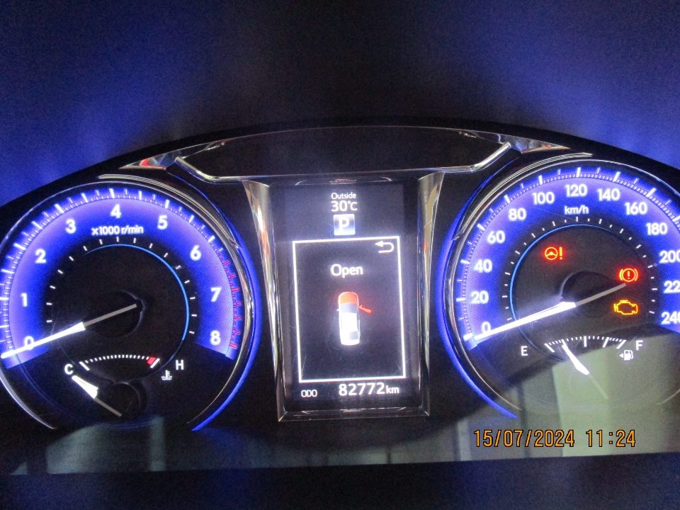 Foto Mobil Bekas Odometer Toyota Camry 2.5 V tahun 2018