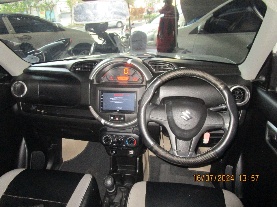 Foto Mobil Bekas Dashboard Suzuki S-Presso 1.0 MT tahun 2022