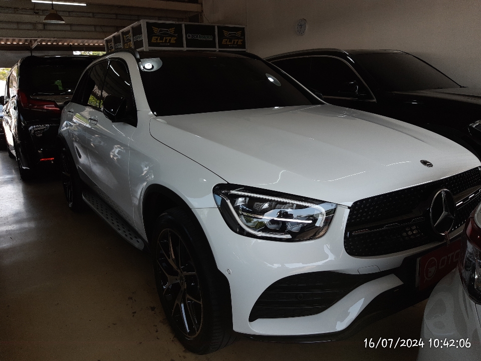 2022 Mercedes-Benz GLC200 2.0 - Foto 1 dari 6