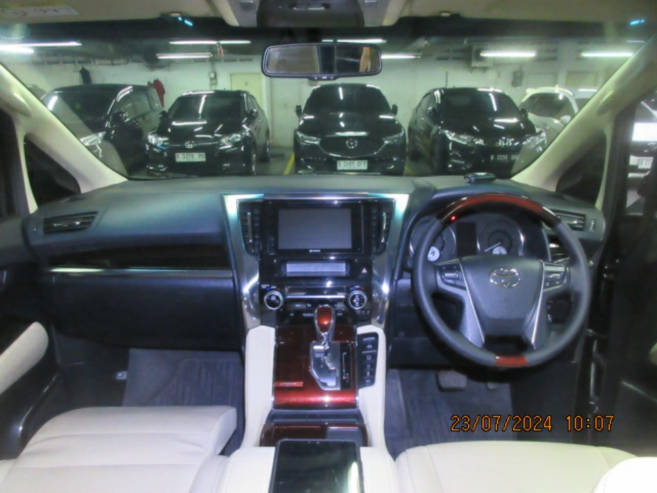 Foto Mobil Bekas Dashboard Toyota Alphard 2.5 G tahun 2016