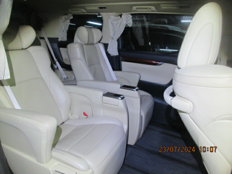 Foto Mobil Bekas Kabin Belakang Toyota Alphard 2.5 G tahun 2016