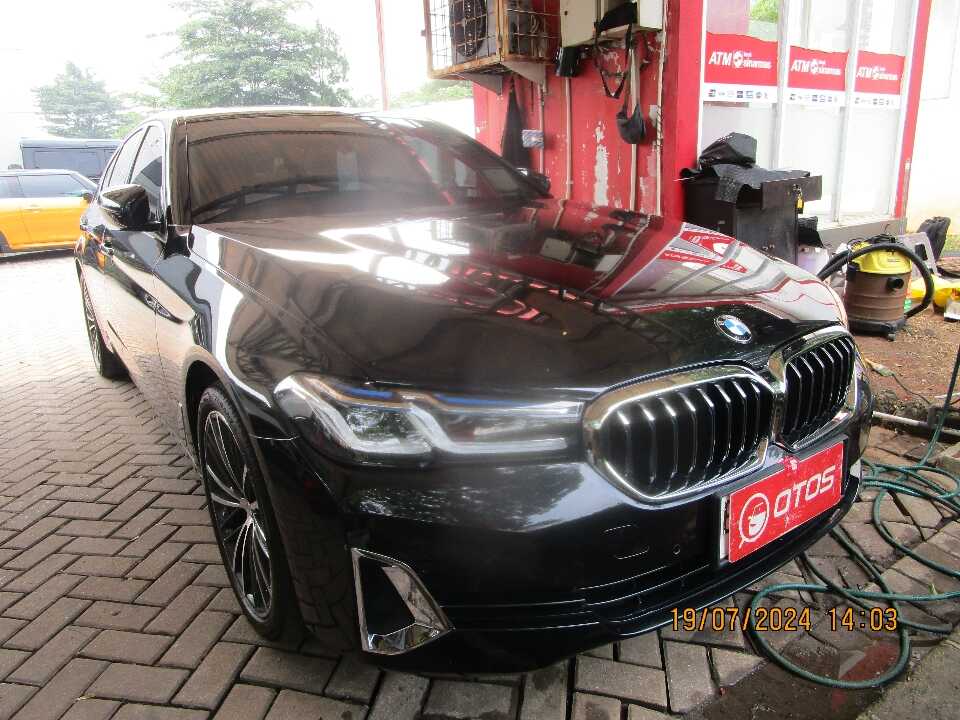 2022 BMW 530i 2.0 - Foto 1 dari 6