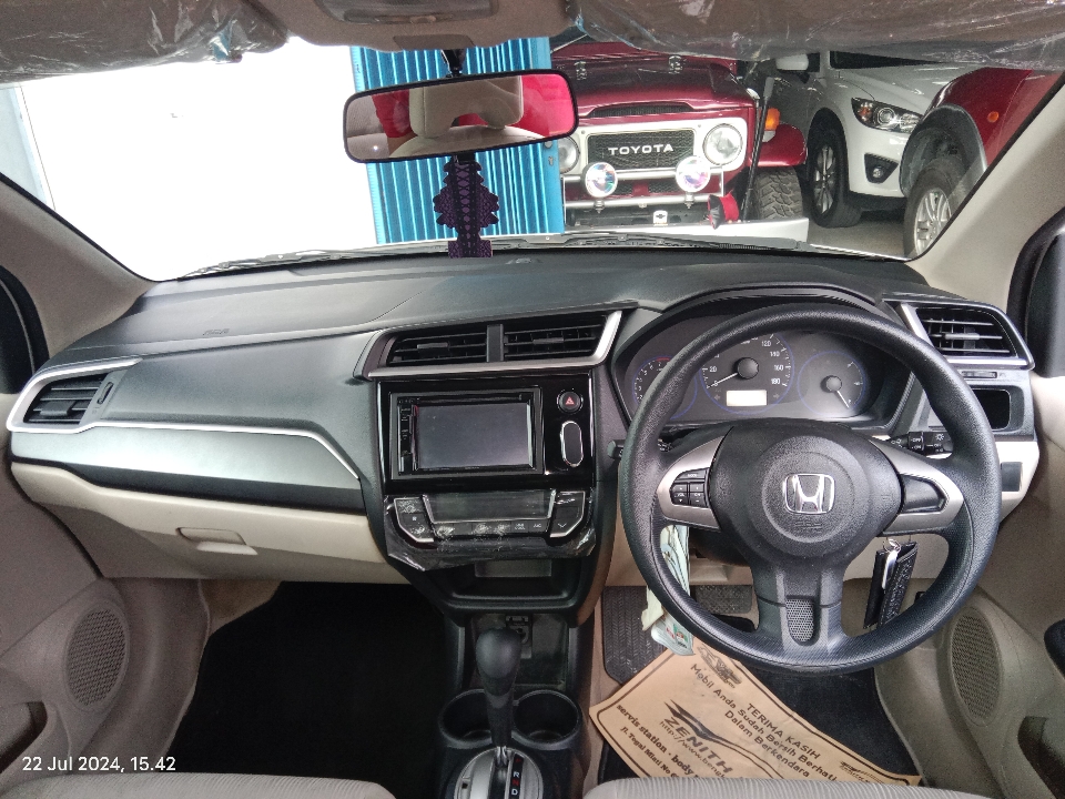 Foto Mobil Bekas Dashboard Honda Mobilio 1.5 E tahun 2017