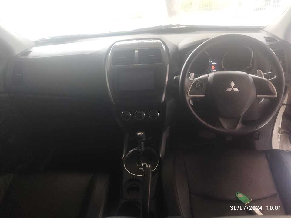 Foto Mobil Bekas Dashboard Mitsubishi Outlander Sport 2.0 tahun 2018