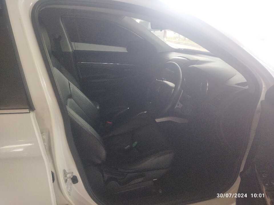 Foto Mobil Bekas Kabin Depan Mitsubishi Outlander Sport 2.0 tahun 2018