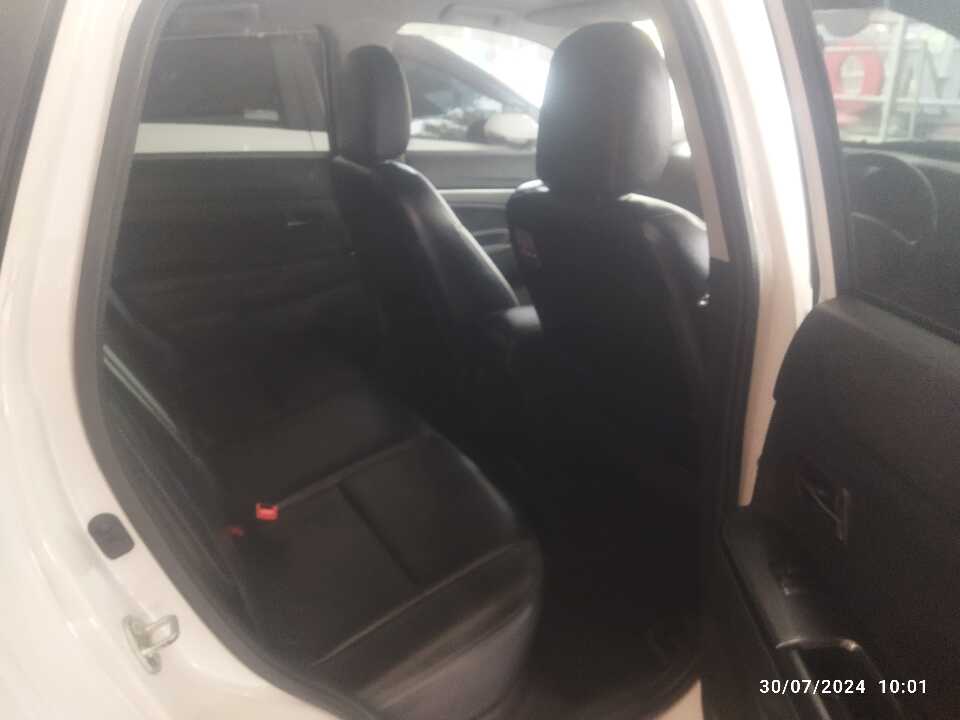 Foto Mobil Bekas Kabin Belakang Mitsubishi Outlander Sport 2.0 tahun 2018