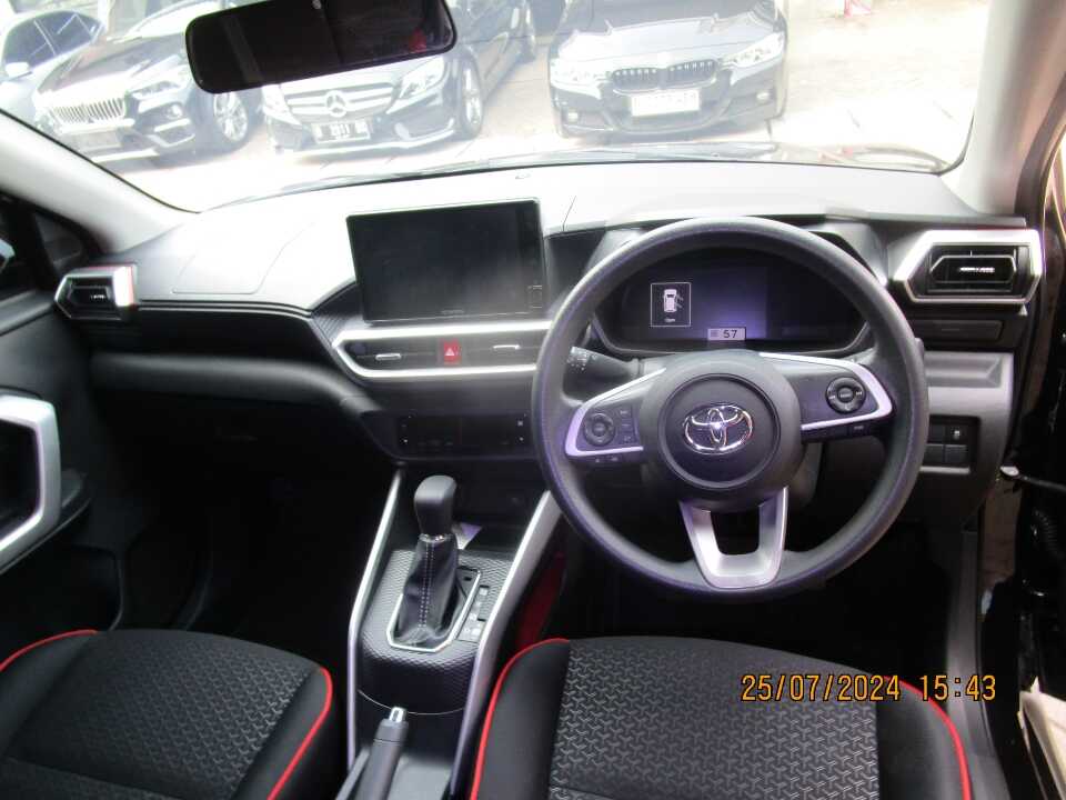 Foto Mobil Bekas Dashboard Toyota Raize 1.0 G tahun 2023
