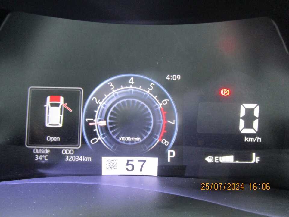 Foto Mobil Bekas Odometer Toyota Raize 1.0 G tahun 2023
