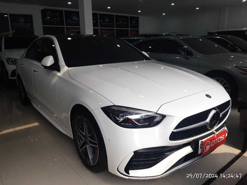 2024 Mercedes-Benz C300 2.0 AMG - Foto 1 dari 6