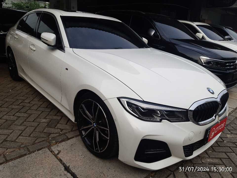 2021 BMW 330i 2.0 - Foto 1 dari 6