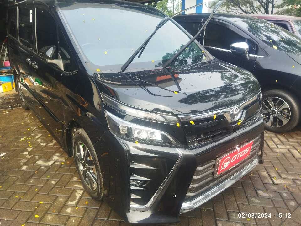 2019 Toyota Voxy 2.0 - Foto 1 dari 6