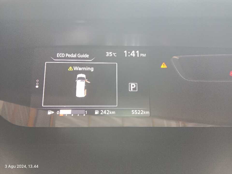 Foto Mobil Bekas Odometer Nissan Serena 2.0 Highway Star tahun 2023
