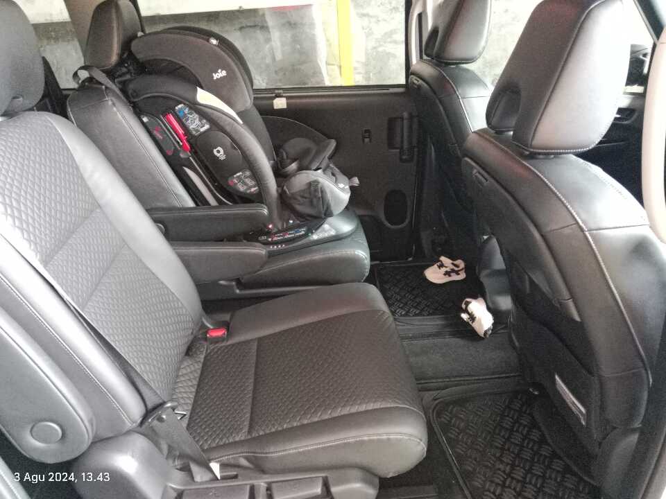 Foto Mobil Bekas Kabin Belakang Nissan Serena 2.0 Highway Star tahun 2023
