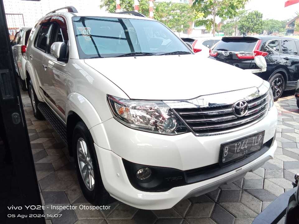 2012 Toyota Fortuner 2.7 G Luxury - Foto 1 dari 6