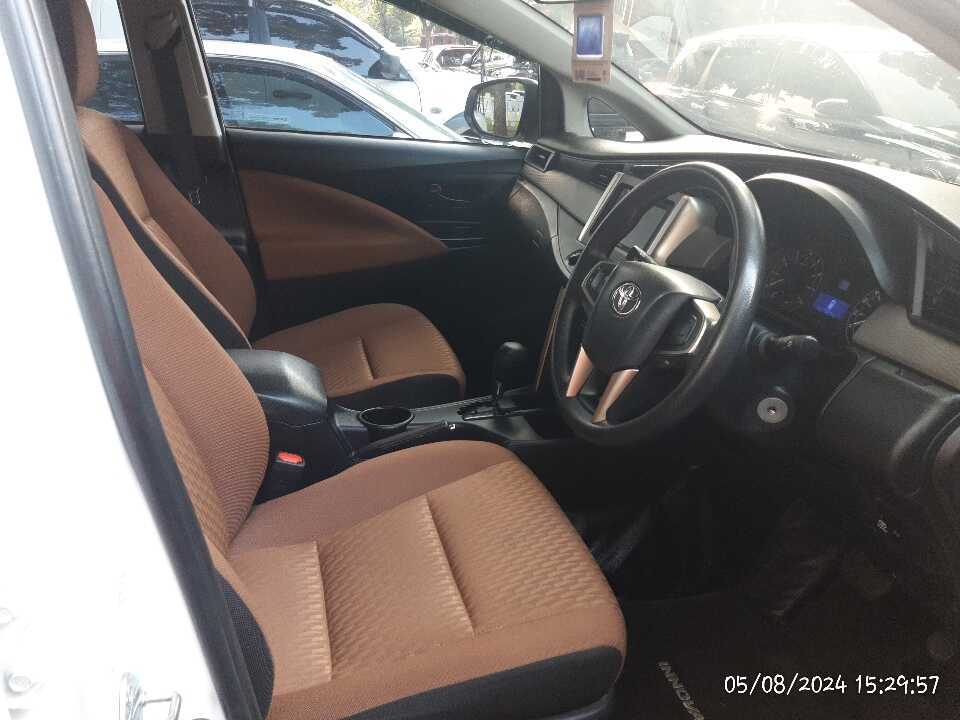 Foto Mobil Bekas Kabin Depan Toyota Innova 2.0 G tahun 2018