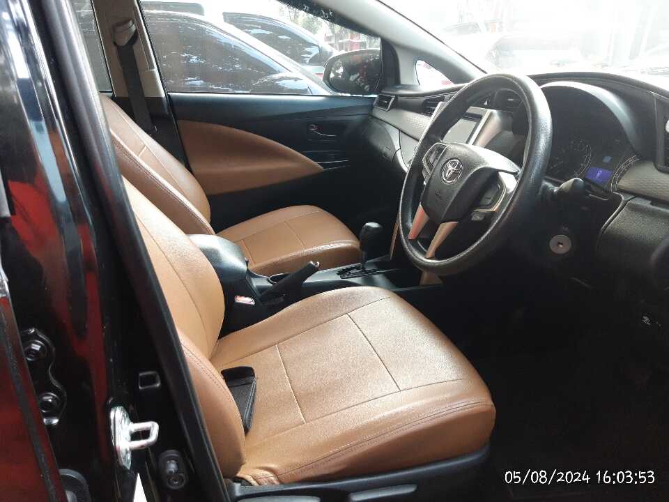 Foto Mobil Bekas Kabin Depan Toyota Innova 2.0 G tahun 2019