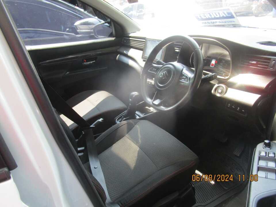 Foto Mobil Bekas Kabin Depan Suzuki Ertiga 1.4 tahun 2022