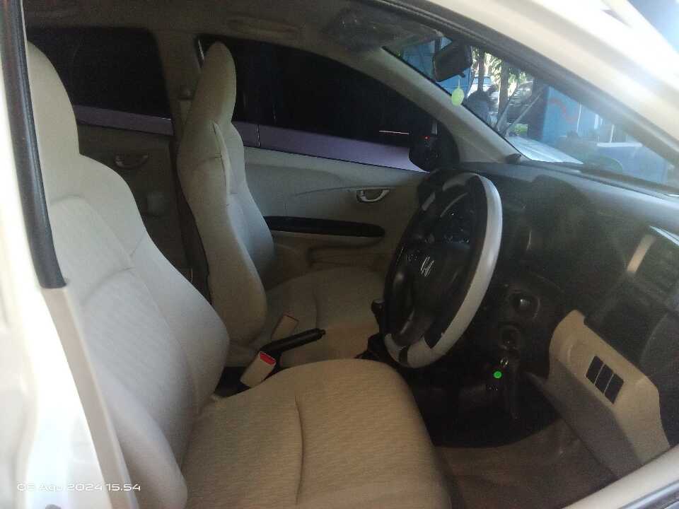 Foto Mobil Bekas Kabin Depan Honda Brio 1.2 Satya E tahun 2016