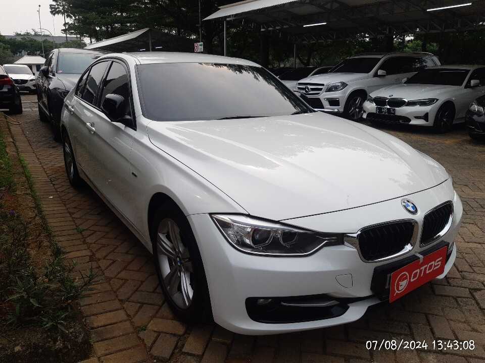 2014 BMW 320i 2.0 - Foto 1 dari 6