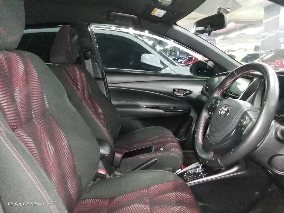 Foto Mobil Bekas Kabin Depan Toyota Yaris 1.5 S tahun 2021