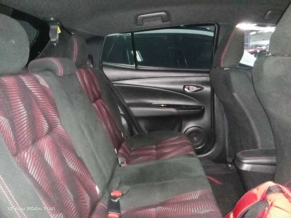 Foto Mobil Bekas Kabin Belakang Toyota Yaris 1.5 S tahun 2021