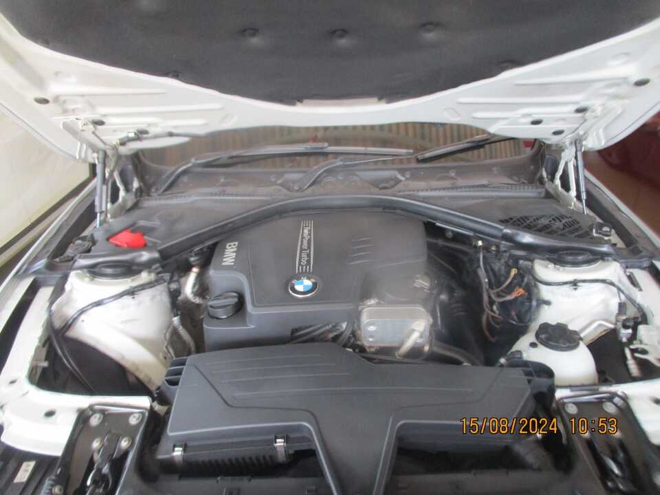 Foto Mobil Bekas Mesin BMW 320i 2.0 tahun 2013