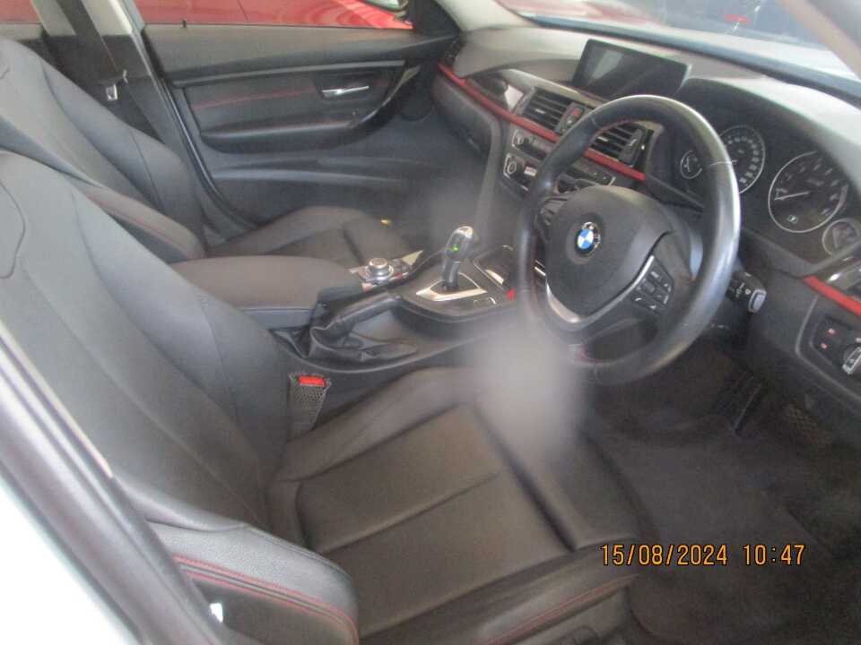 Foto Mobil Bekas Kabin Depan BMW 320i 2.0 tahun 2013