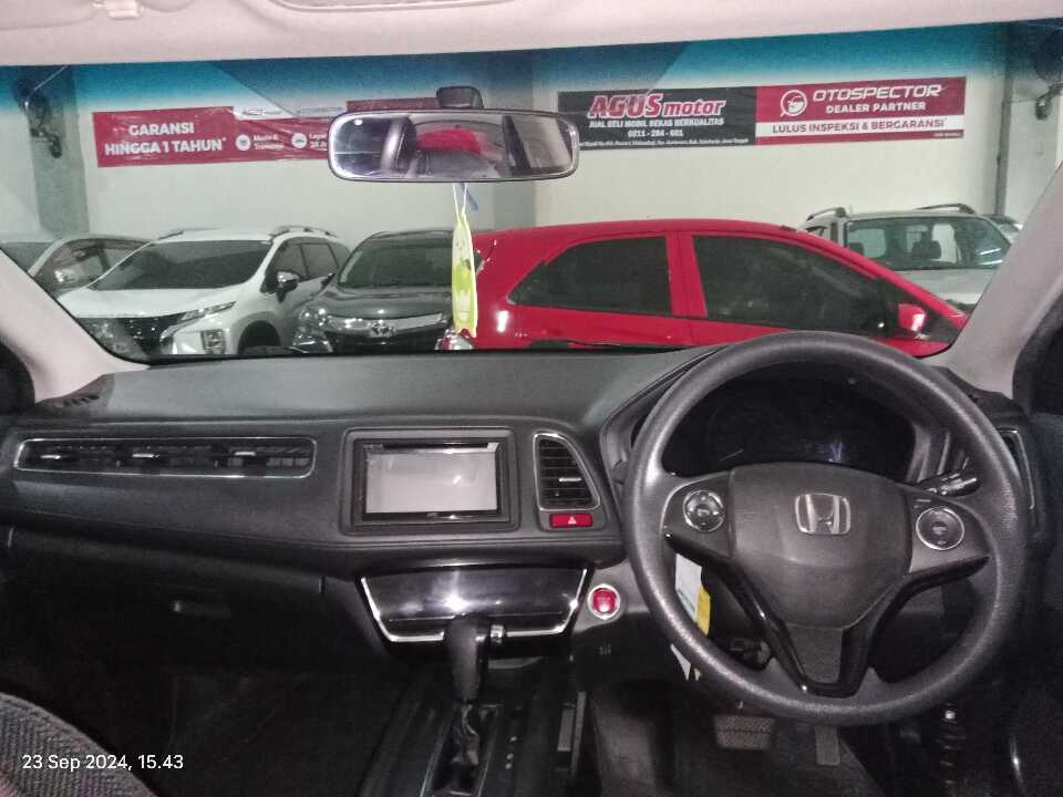 Foto Mobil Bekas Dashboard Honda HR-V 1.5 E tahun 2016