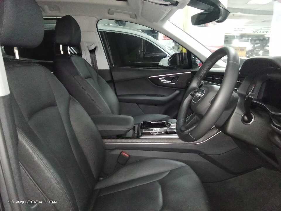 Foto Mobil Bekas Kabin Depan Audi Q7 3.0 TFSI tahun 2022