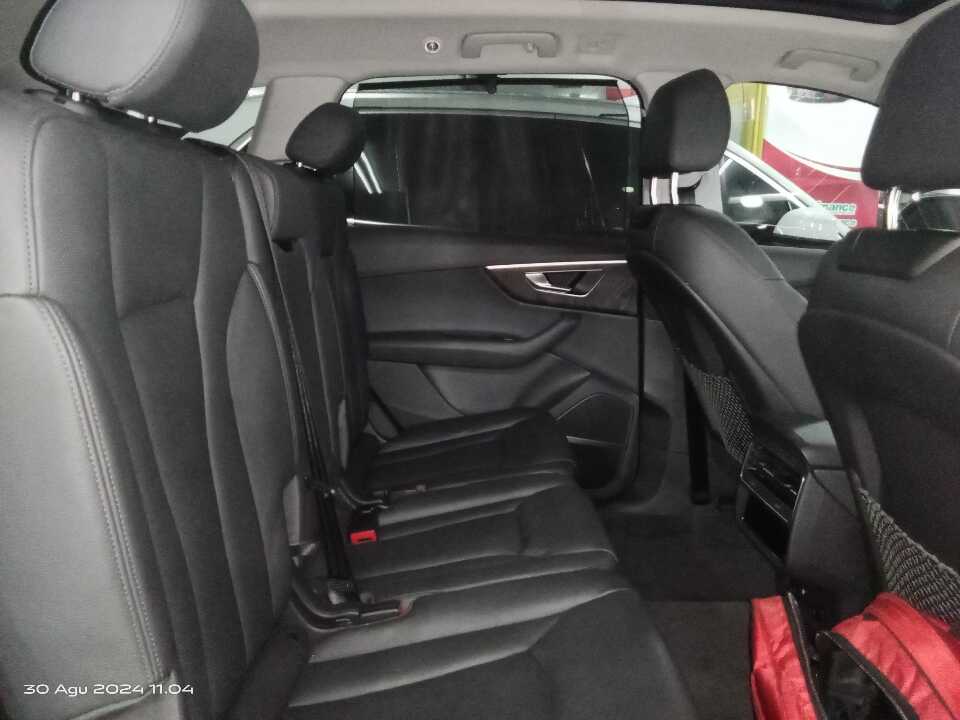 Foto Mobil Bekas Kabin Belakang Audi Q7 3.0 TFSI tahun 2022