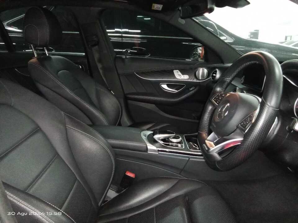 Foto Mobil Bekas Kabin Depan Mercedes-Benz C300 2.0 tahun 2017