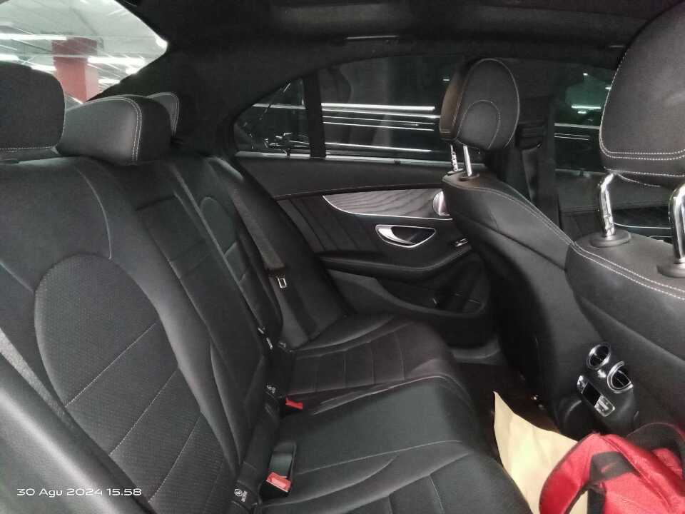 Foto Mobil Bekas Kabin Belakang Mercedes-Benz C300 2.0 tahun 2017