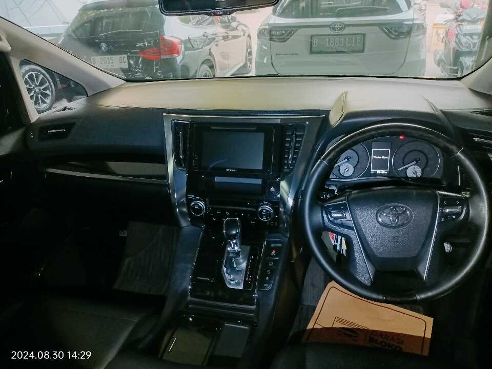 Foto Mobil Bekas Dashboard Toyota Vellfire 2.5 G tahun 2017