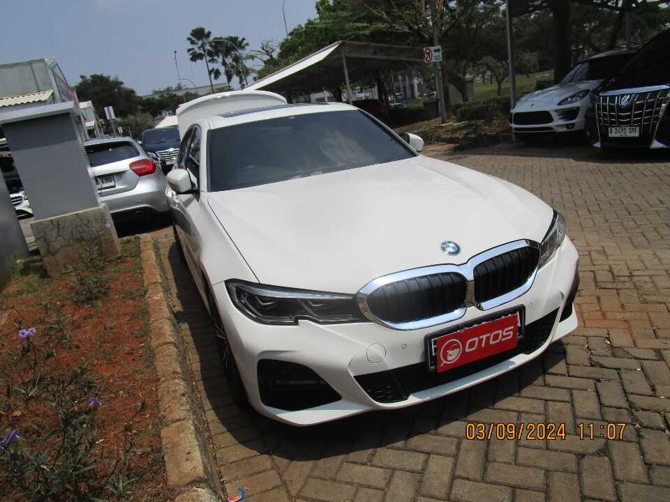2021 BMW 330i 2.0 - Foto 1 dari 6