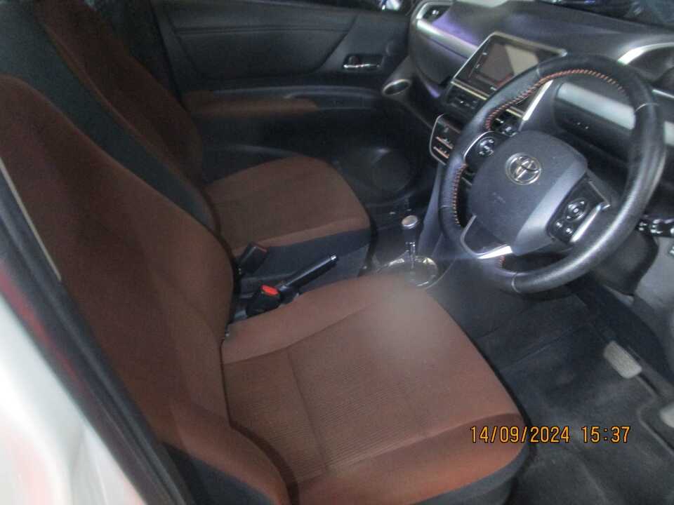 Foto Mobil Bekas Kabin Depan Toyota Sienta 1.5 Q tahun 2017