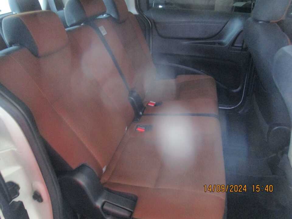 Foto Mobil Bekas Kabin Belakang Toyota Sienta 1.5 Q tahun 2017