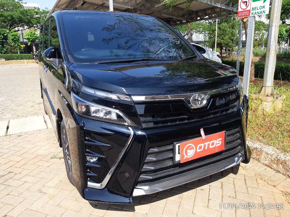 2018 Toyota Voxy 2.0 - Foto 1 dari 6
