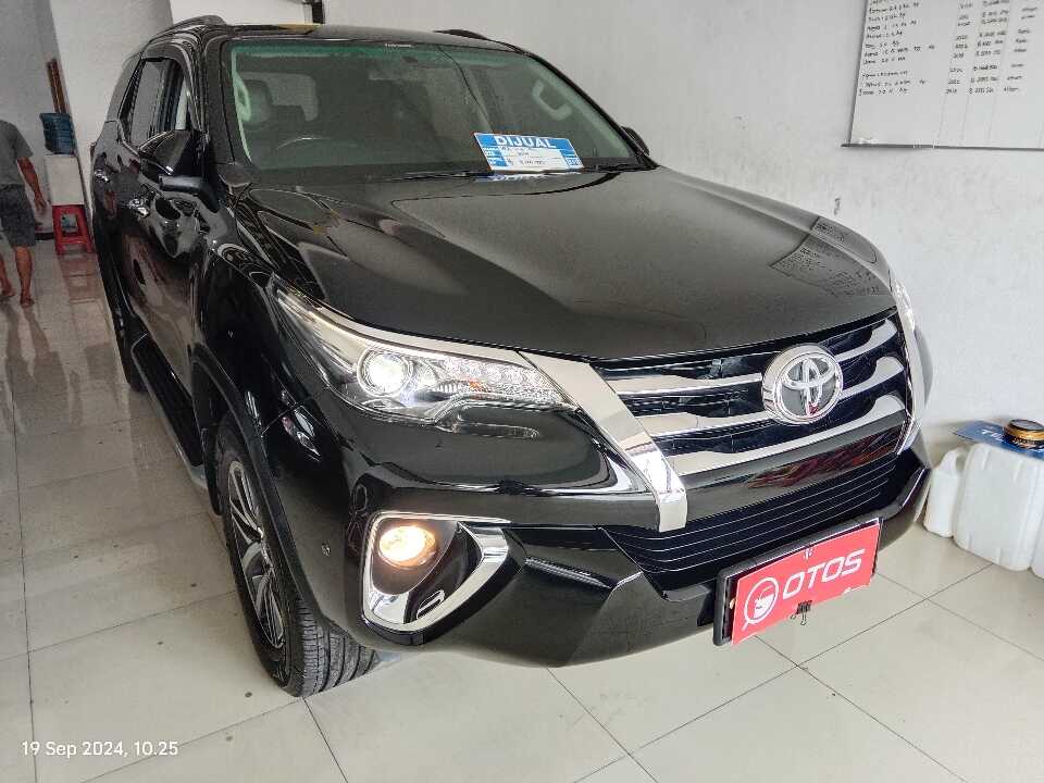 2019 Toyota Fortuner 2.4 4X2 VRZ - Foto 1 dari 6
