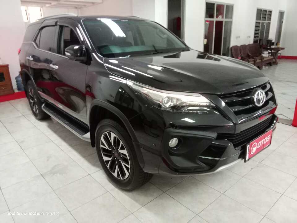 2017 Toyota Fortuner 2.4 4X2 VRZ - Foto 1 dari 6