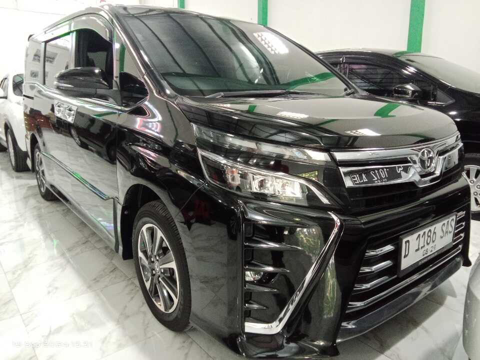 2020 Toyota Voxy 2.0 R80 - Foto 1 dari 6