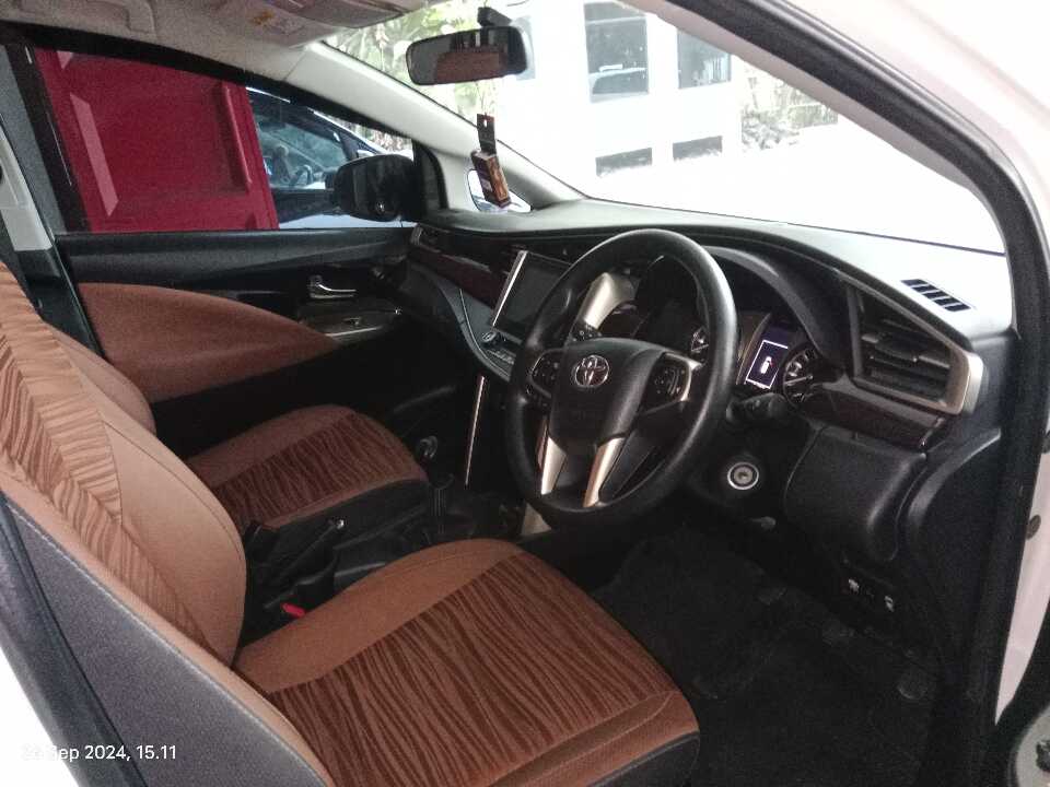 Foto Mobil Bekas Kabin Depan Toyota Innova 2.0 V tahun 2019