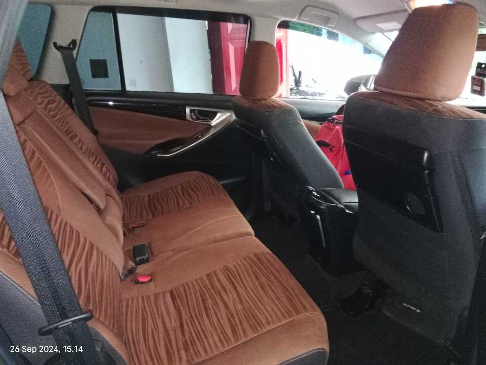 Foto Mobil Bekas Kabin Belakang Toyota Innova 2.0 V tahun 2019