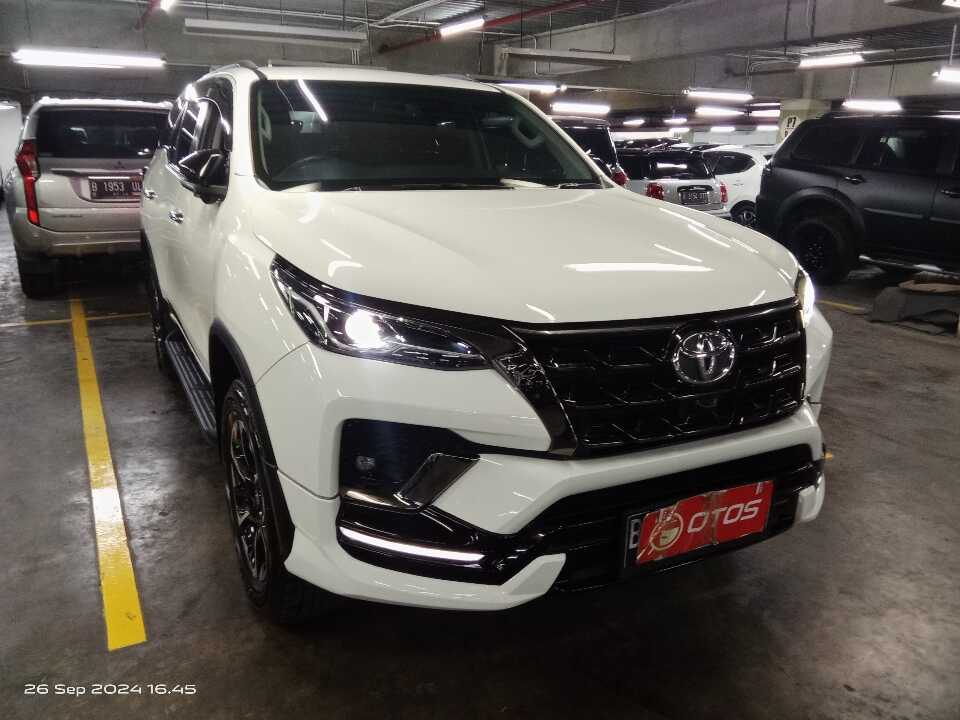 2022 Toyota Fortuner 2.8 4X2 VRZ - Foto 1 dari 6