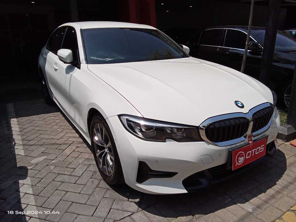 2022 BMW 320i 2.0 - Foto 1 dari 6