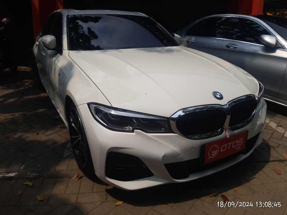 2021 BMW 330i 2.0 - Foto 1 dari 6