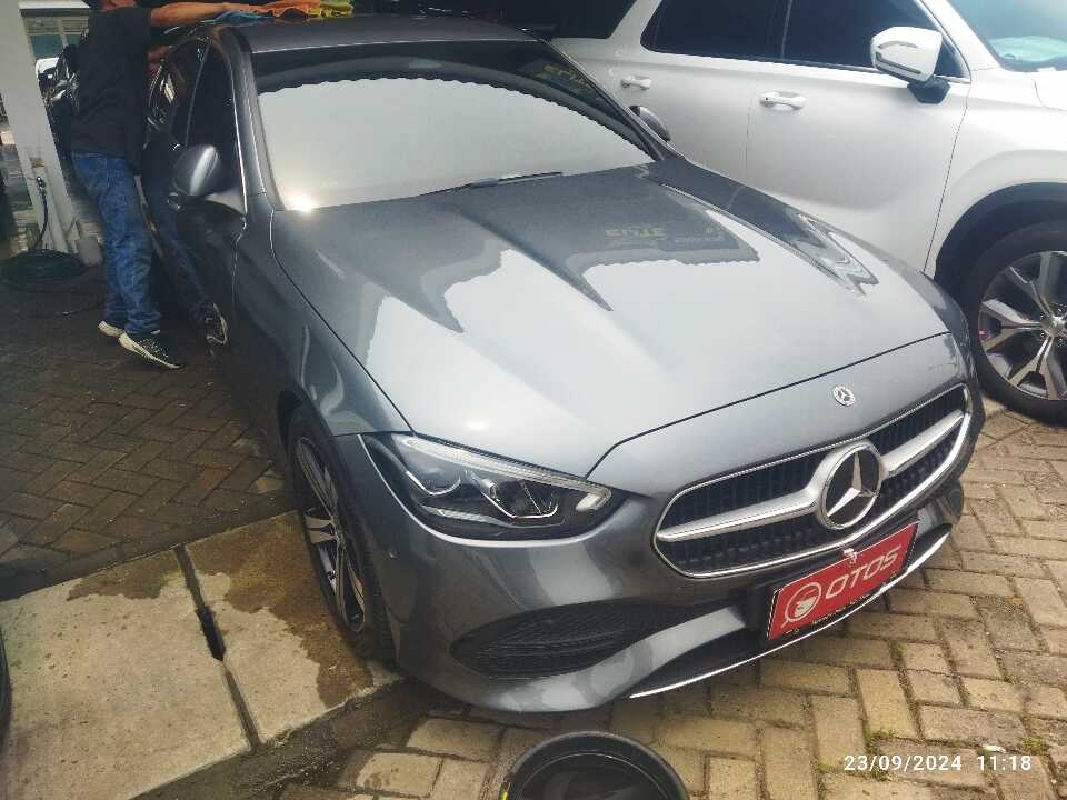 2022 Mercedes-Benz C200 1.5 - Foto 1 dari 6