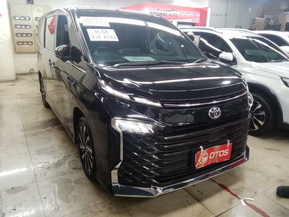 2022 Toyota Voxy 2.0 - Foto 1 dari 6