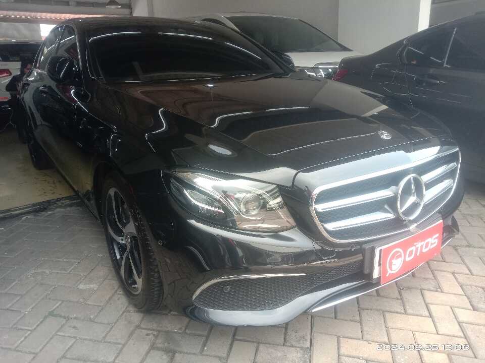 2019 Mercedes-Benz E300 2.0 - Foto 1 dari 6