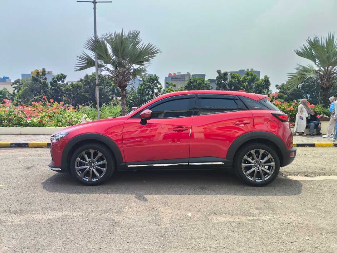 Foto Mobil Bekas Tampak Samping Mazda CX-3 2.0 Pro tahun 2020